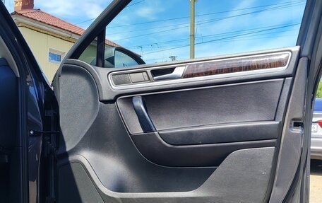 Volkswagen Touareg III, 2011 год, 1 590 000 рублей, 17 фотография