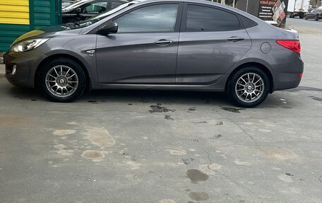Hyundai Solaris II рестайлинг, 2012 год, 810 000 рублей, 4 фотография