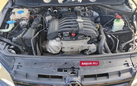 Volkswagen Touareg III, 2011 год, 1 590 000 рублей, 21 фотография