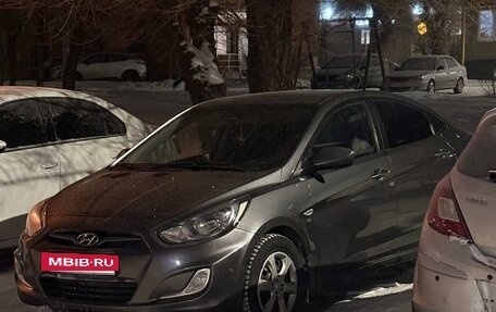 Hyundai Solaris II рестайлинг, 2012 год, 810 000 рублей, 2 фотография