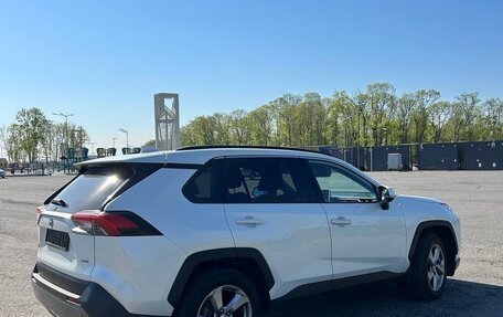Toyota RAV4, 2020 год, 3 150 000 рублей, 6 фотография
