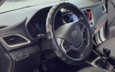 Hyundai Solaris II рестайлинг, 2017 год, 1 450 000 рублей, 6 фотография