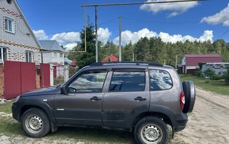 Chevrolet Niva I рестайлинг, 2013 год, 550 000 рублей, 4 фотография
