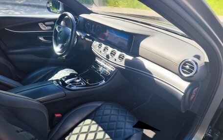 Mercedes-Benz E-Класс, 2017 год, 4 500 000 рублей, 6 фотография