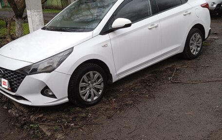 Hyundai Solaris II рестайлинг, 2021 год, 1 100 000 рублей, 2 фотография