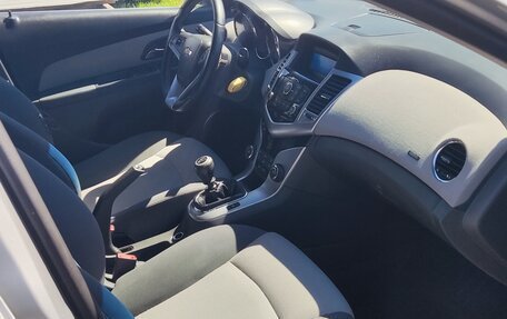 Chevrolet Cruze II, 2010 год, 625 000 рублей, 9 фотография