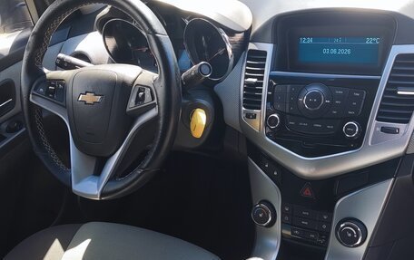 Chevrolet Cruze II, 2010 год, 625 000 рублей, 10 фотография