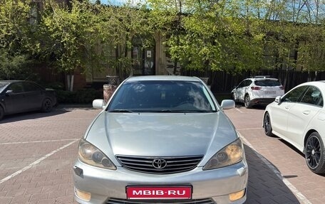 Toyota Camry V40, 2004 год, 840 000 рублей, 1 фотография
