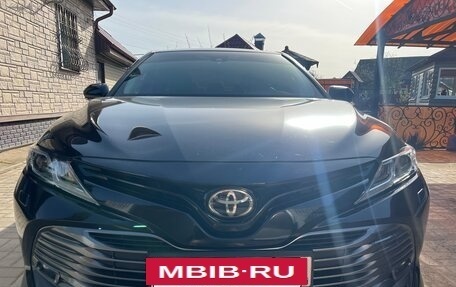 Toyota Camry, 2018 год, 2 750 000 рублей, 4 фотография