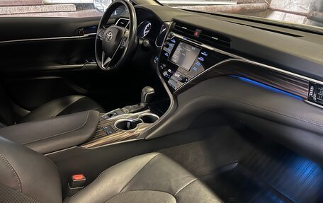 Toyota Camry, 2018 год, 2 750 000 рублей, 11 фотография