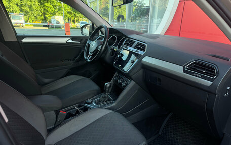 Volkswagen Tiguan II, 2019 год, 2 330 000 рублей, 10 фотография
