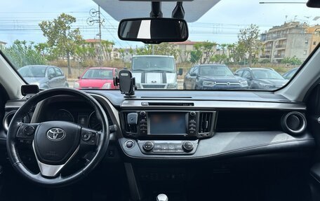Toyota RAV4, 2018 год, 2 950 000 рублей, 9 фотография