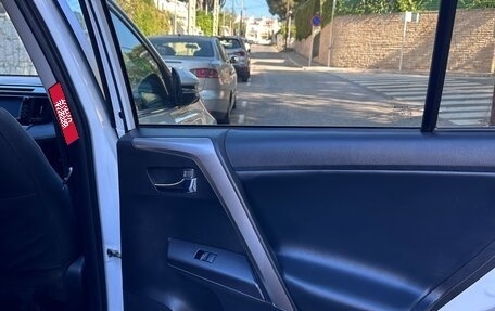 Toyota RAV4, 2018 год, 2 950 000 рублей, 10 фотография