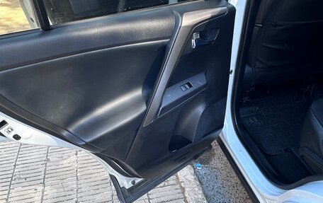 Toyota RAV4, 2018 год, 2 950 000 рублей, 18 фотография