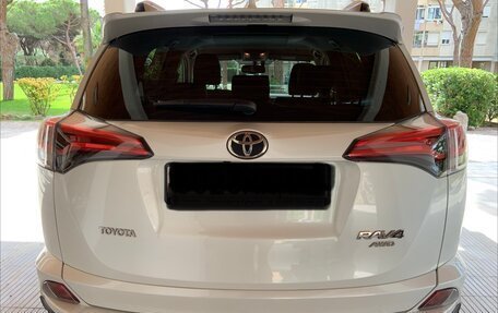 Toyota RAV4, 2018 год, 2 950 000 рублей, 31 фотография