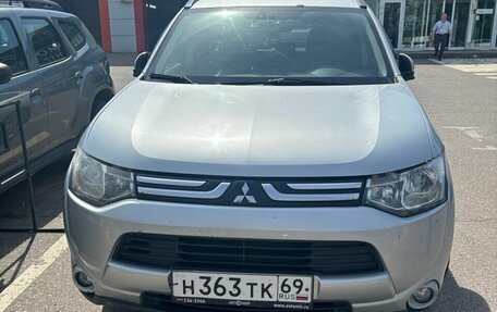 Mitsubishi Outlander III рестайлинг 3, 2013 год, 1 350 000 рублей, 1 фотография