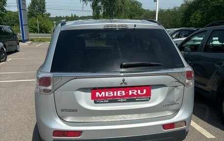 Mitsubishi Outlander III рестайлинг 3, 2013 год, 1 350 000 рублей, 7 фотография