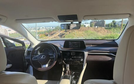 Lexus RX IV рестайлинг, 2019 год, 5 800 000 рублей, 6 фотография
