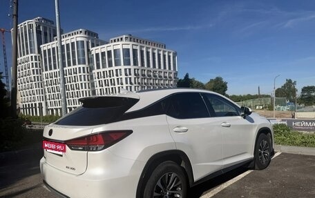 Lexus RX IV рестайлинг, 2019 год, 5 800 000 рублей, 3 фотография