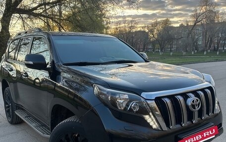 Toyota Land Cruiser Prado 150 рестайлинг 2, 2016 год, 3 500 000 рублей, 3 фотография