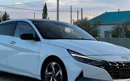 Hyundai Elantra, 2023 год, 1 550 000 рублей, 2 фотография