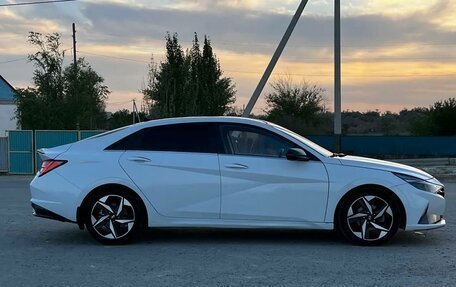 Hyundai Elantra, 2023 год, 1 550 000 рублей, 4 фотография