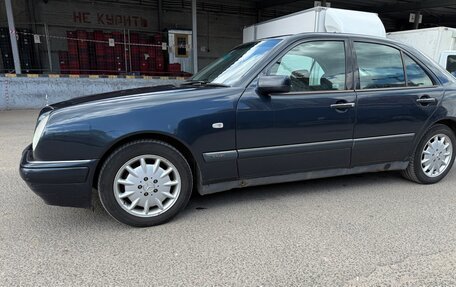 Mercedes-Benz E-Класс, 1998 год, 675 000 рублей, 3 фотография
