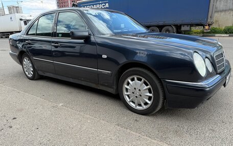 Mercedes-Benz E-Класс, 1998 год, 675 000 рублей, 4 фотография