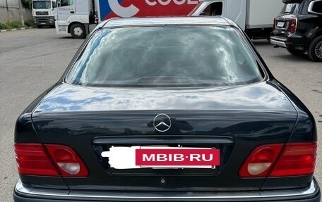 Mercedes-Benz E-Класс, 1998 год, 675 000 рублей, 2 фотография
