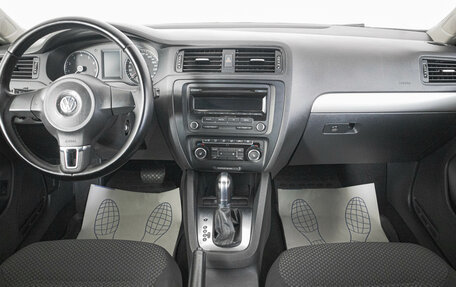 Volkswagen Jetta VI, 2012 год, 999 000 рублей, 13 фотография