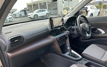 Toyota Yaris Cross, 2021 год, 1 270 000 рублей, 12 фотография
