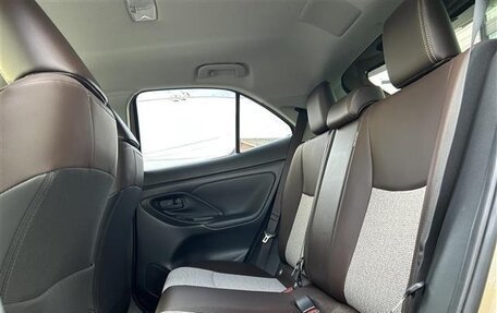 Toyota Yaris Cross, 2021 год, 1 270 000 рублей, 13 фотография