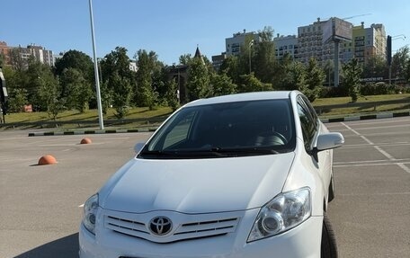 Toyota Auris II, 2011 год, 990 000 рублей, 1 фотография