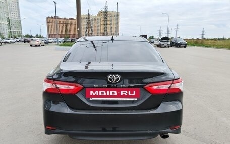 Toyota Camry, 2021 год, 2 300 000 рублей, 4 фотография
