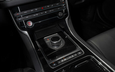 Jaguar XF II, 2016 год, 2 145 000 рублей, 14 фотография
