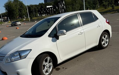 Toyota Auris II, 2011 год, 990 000 рублей, 3 фотография