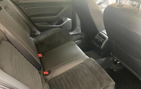 Volkswagen Passat B8 рестайлинг, 2018 год, 3 000 000 рублей, 7 фотография