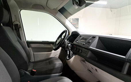 Volkswagen Transporter T6 рестайлинг, 2016 год, 1 685 000 рублей, 15 фотография