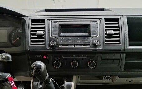 Volkswagen Transporter T6 рестайлинг, 2016 год, 1 685 000 рублей, 19 фотография