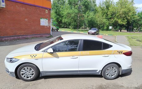 Hyundai Elantra VI рестайлинг, 2018 год, 800 000 рублей, 6 фотография