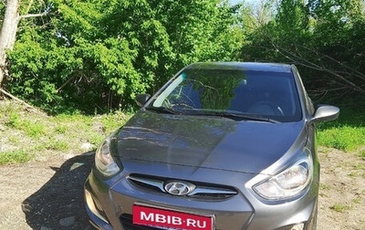 Hyundai Solaris II рестайлинг, 2013 год, 850 000 рублей, 1 фотография