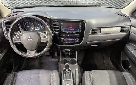 Mitsubishi Outlander III рестайлинг 3, 2014 год, 1 500 000 рублей, 12 фотография