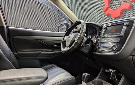 Mitsubishi Outlander III рестайлинг 3, 2014 год, 1 500 000 рублей, 25 фотография