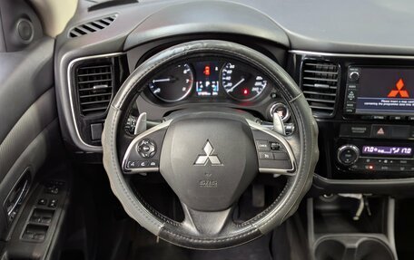 Mitsubishi Outlander III рестайлинг 3, 2014 год, 1 500 000 рублей, 15 фотография