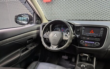 Mitsubishi Outlander III рестайлинг 3, 2014 год, 1 500 000 рублей, 13 фотография