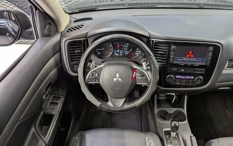 Mitsubishi Outlander III рестайлинг 3, 2014 год, 1 500 000 рублей, 14 фотография