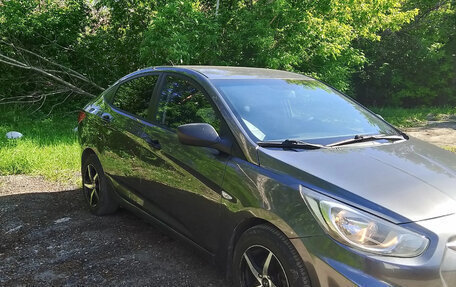 Hyundai Solaris II рестайлинг, 2013 год, 850 000 рублей, 2 фотография
