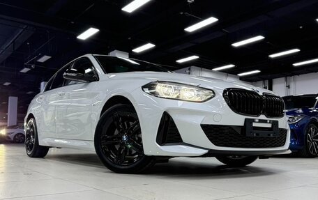 BMW 1 серия, 2022 год, 1 680 000 рублей, 7 фотография