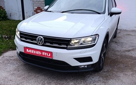 Volkswagen Tiguan II, 2019 год, 2 800 000 рублей, 1 фотография