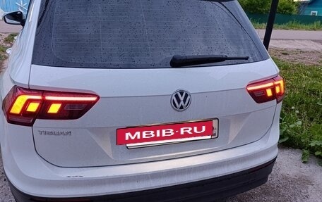 Volkswagen Tiguan II, 2019 год, 2 800 000 рублей, 2 фотография